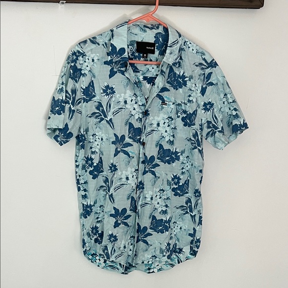 Hurley Light Blue Floral Button Down Shirt size medium - Picture 1 of 1